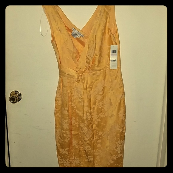 Maggy London Dresses & Skirts - Lovely yellow Maggy London dress NWT
